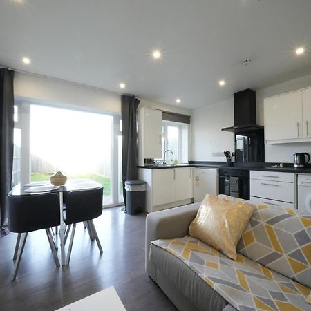 Hatton Apartments Heathrow Airport- Free Parking-Free Underground To And From Heathrow Airport Hatton Cross See Picture-See London Fast Hatton Cross To Central London 30Min Екстериор снимка