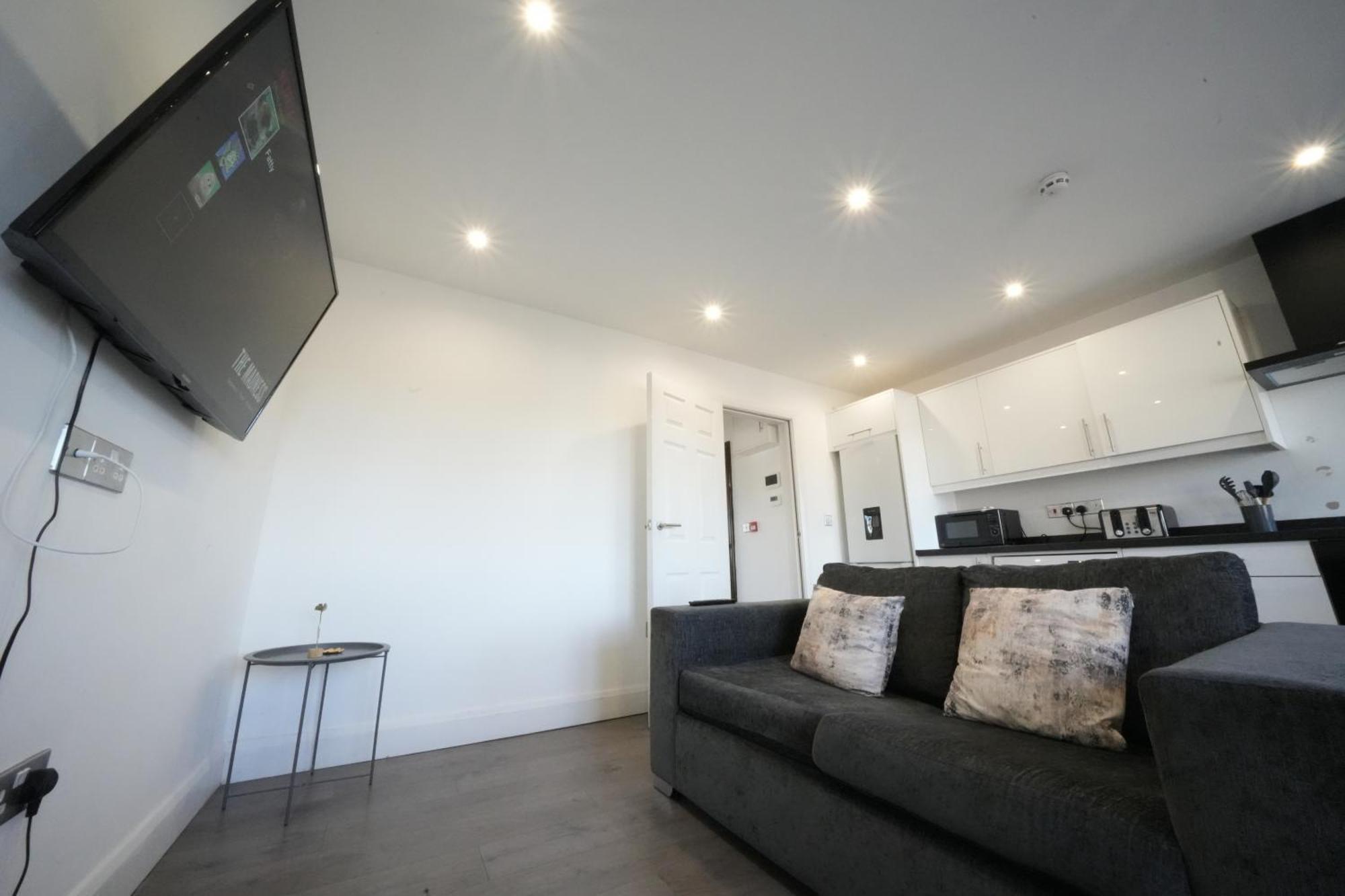 Hatton Apartments Heathrow Airport- Free Parking-Free Underground To And From Heathrow Airport Hatton Cross See Picture-See London Fast Hatton Cross To Central London 30Min Екстериор снимка