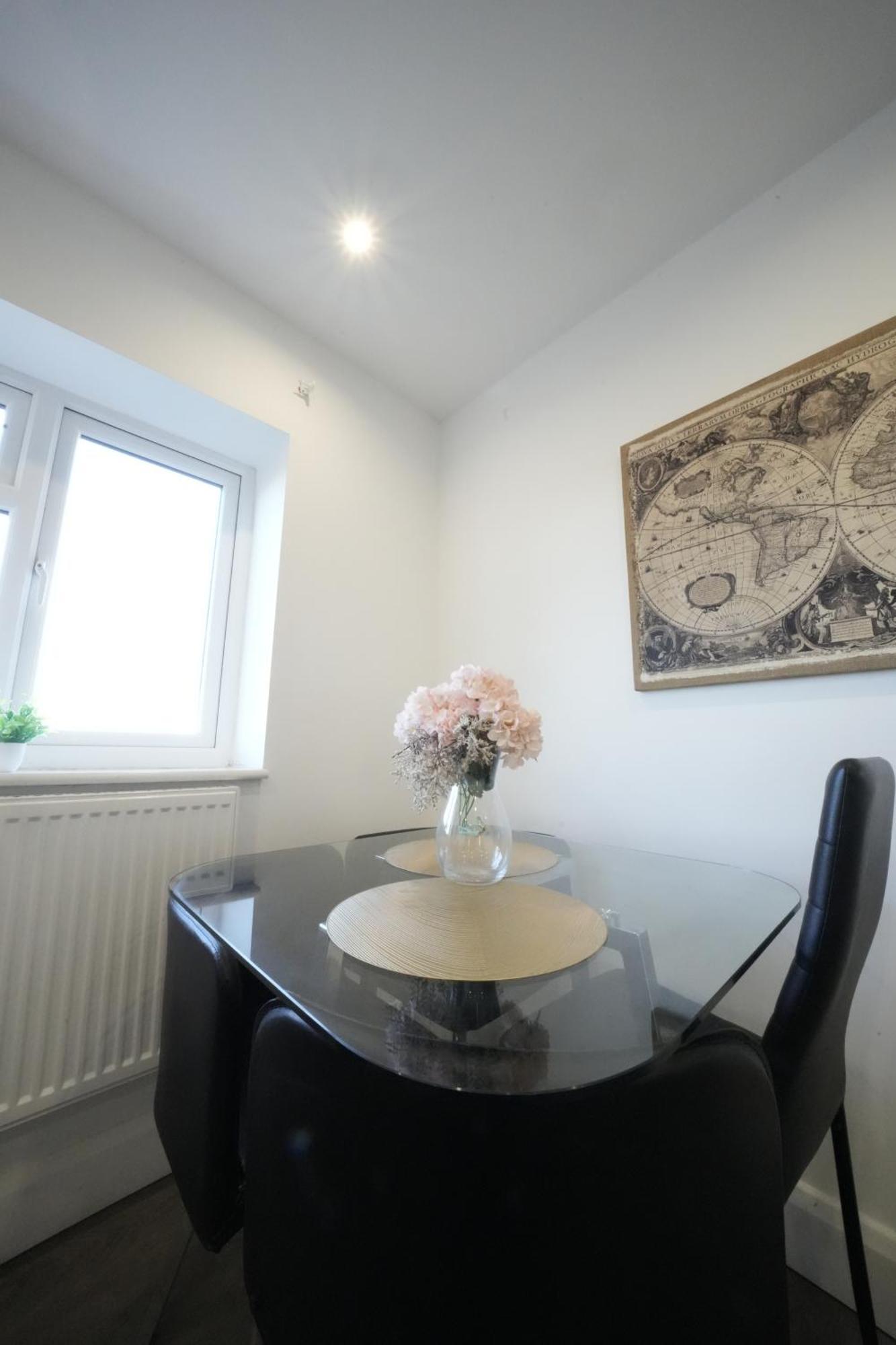 Hatton Apartments Heathrow Airport- Free Parking-Free Underground To And From Heathrow Airport Hatton Cross See Picture-See London Fast Hatton Cross To Central London 30Min Екстериор снимка