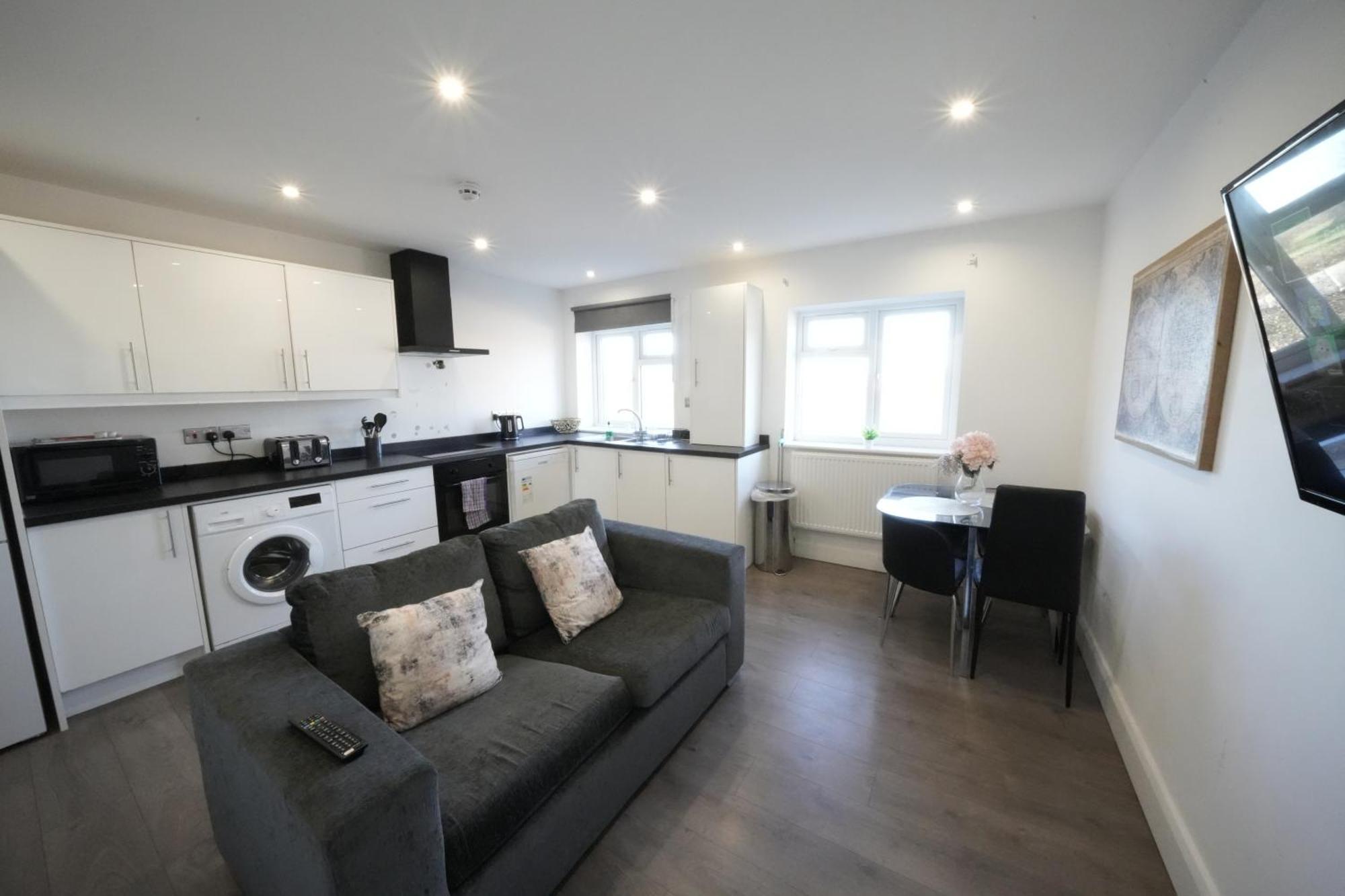 Hatton Apartments Heathrow Airport- Free Parking-Free Underground To And From Heathrow Airport Hatton Cross See Picture-See London Fast Hatton Cross To Central London 30Min Екстериор снимка