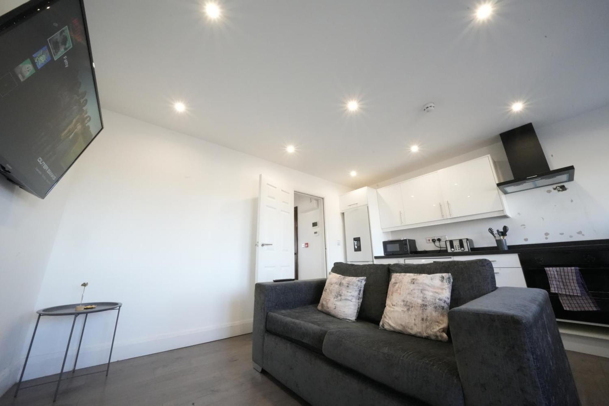 Hatton Apartments Heathrow Airport- Free Parking-Free Underground To And From Heathrow Airport Hatton Cross See Picture-See London Fast Hatton Cross To Central London 30Min Екстериор снимка