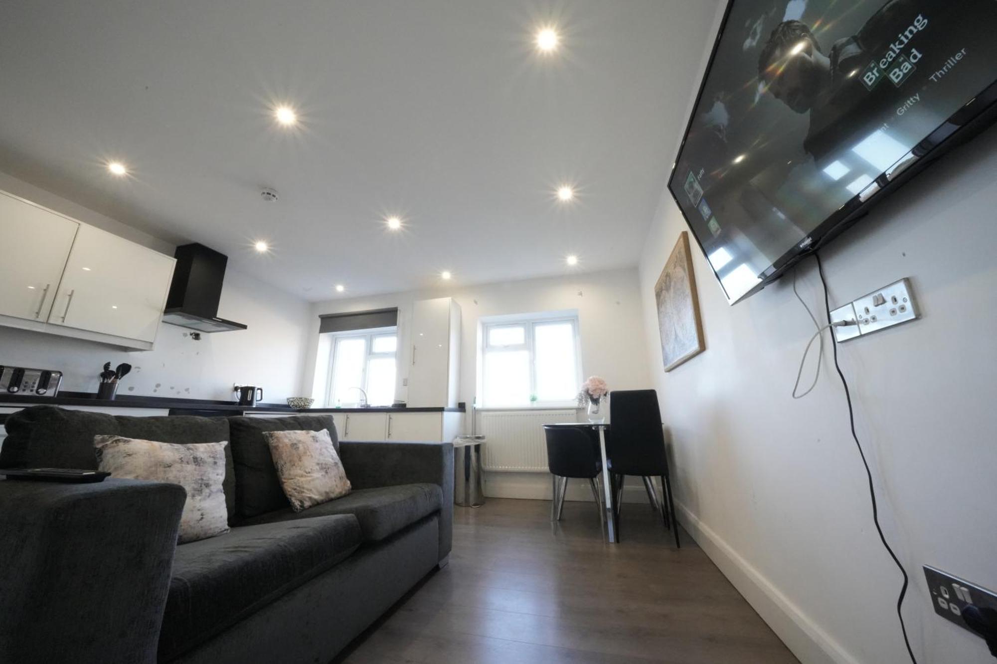 Hatton Apartments Heathrow Airport- Free Parking-Free Underground To And From Heathrow Airport Hatton Cross See Picture-See London Fast Hatton Cross To Central London 30Min Екстериор снимка