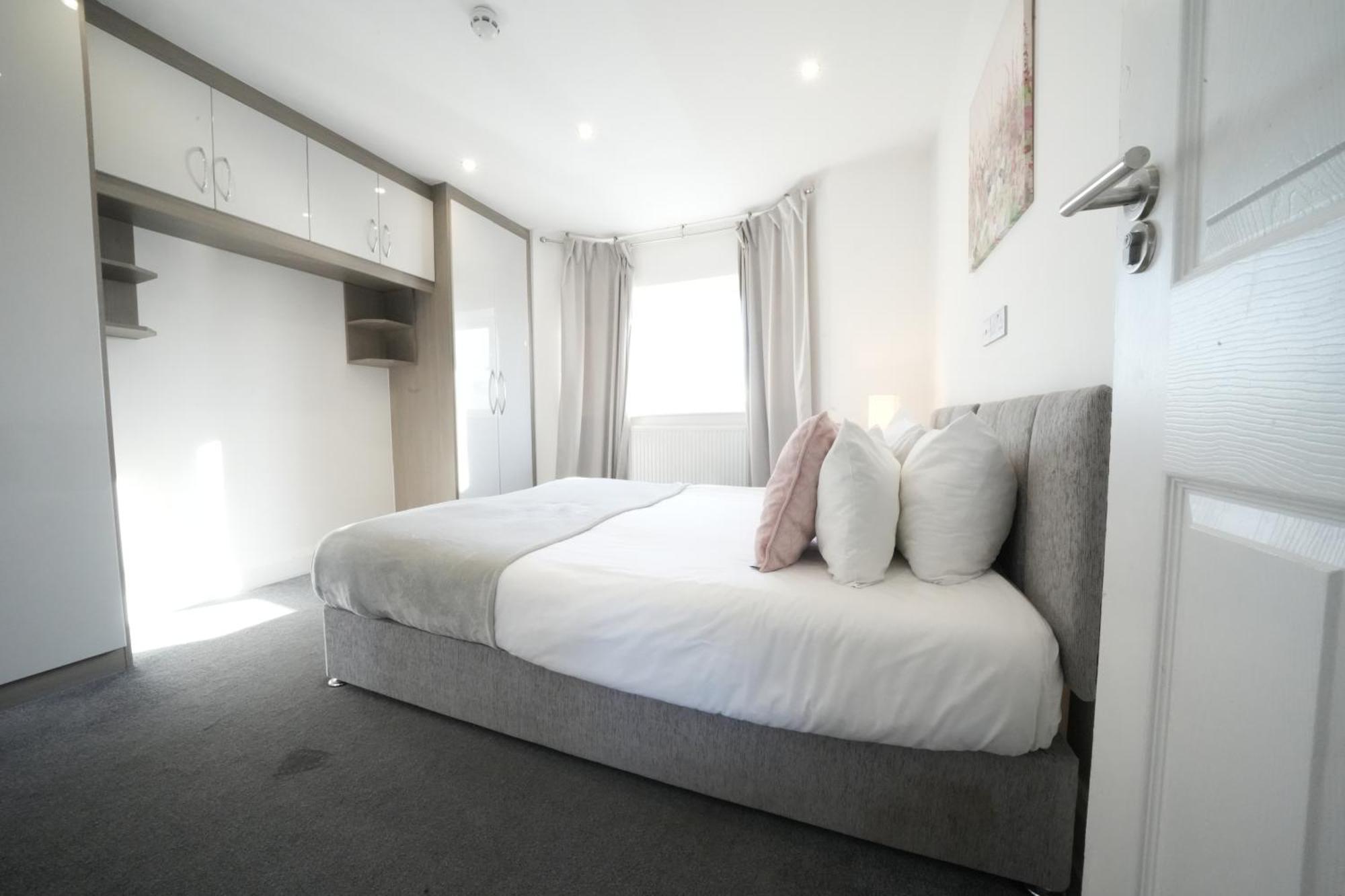 Hatton Apartments Heathrow Airport- Free Parking-Free Underground To And From Heathrow Airport Hatton Cross See Picture-See London Fast Hatton Cross To Central London 30Min Екстериор снимка