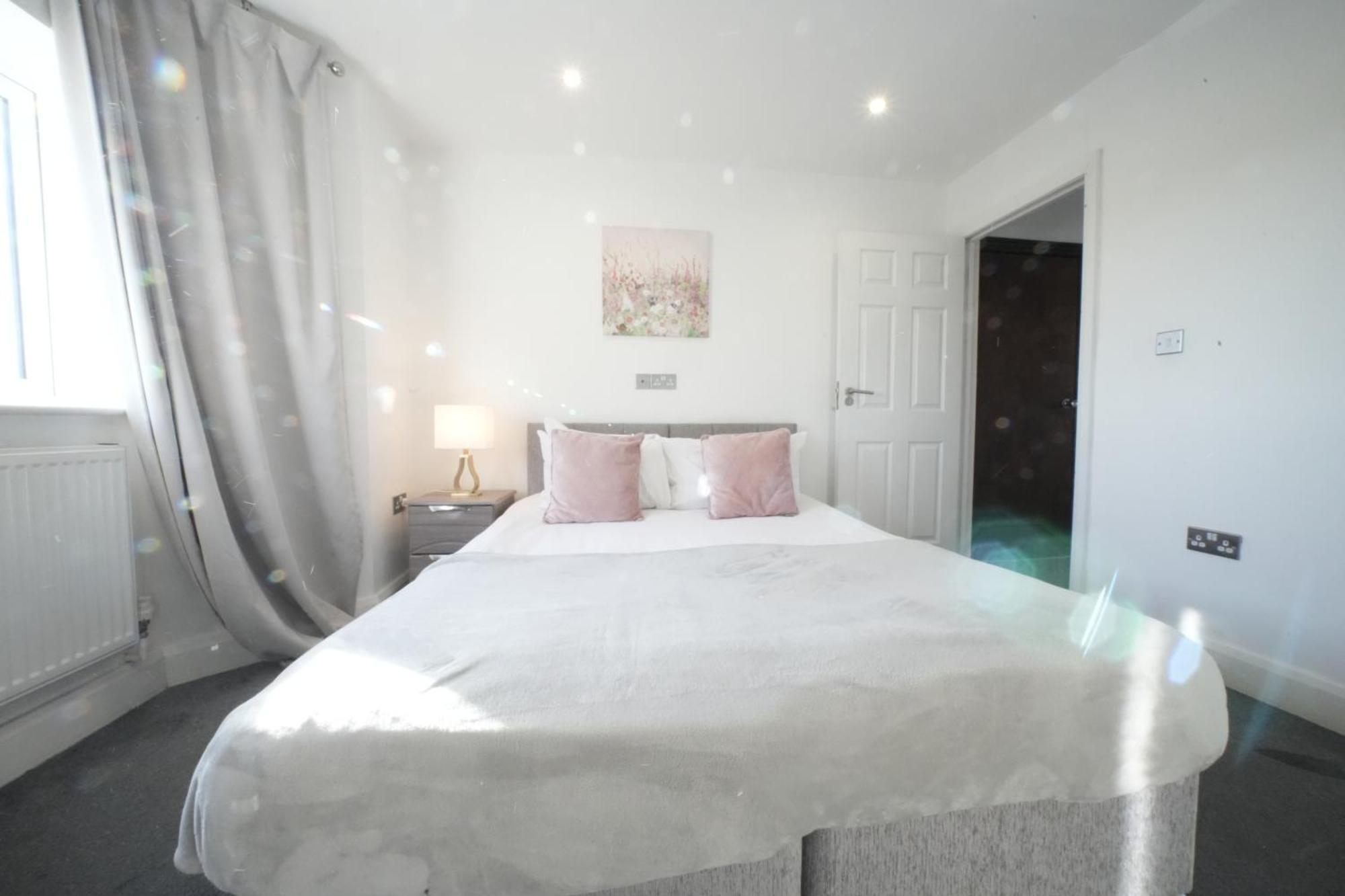 Hatton Apartments Heathrow Airport- Free Parking-Free Underground To And From Heathrow Airport Hatton Cross See Picture-See London Fast Hatton Cross To Central London 30Min Екстериор снимка