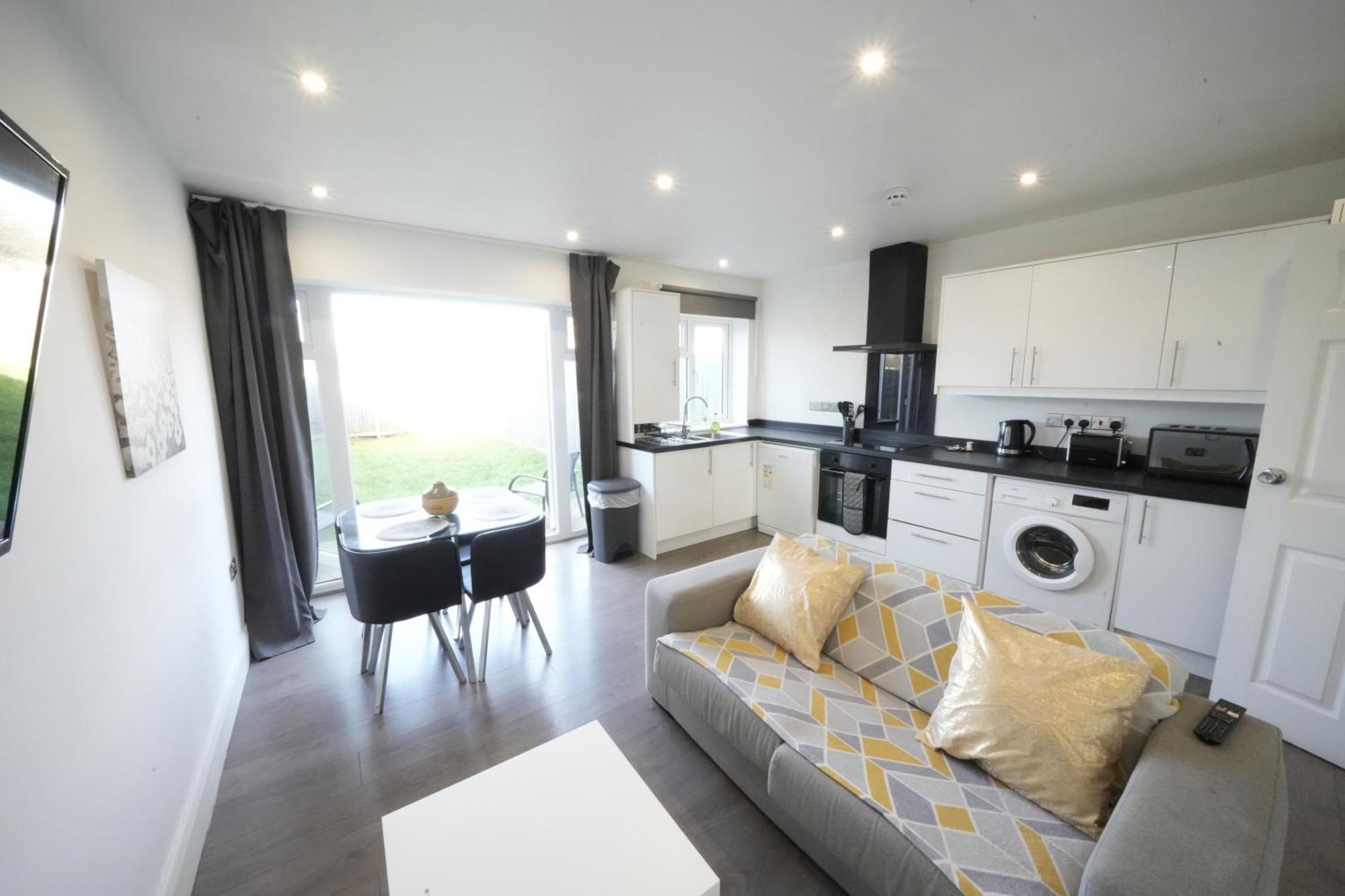 Hatton Apartments Heathrow Airport- Free Parking-Free Underground To And From Heathrow Airport Hatton Cross See Picture-See London Fast Hatton Cross To Central London 30Min Екстериор снимка