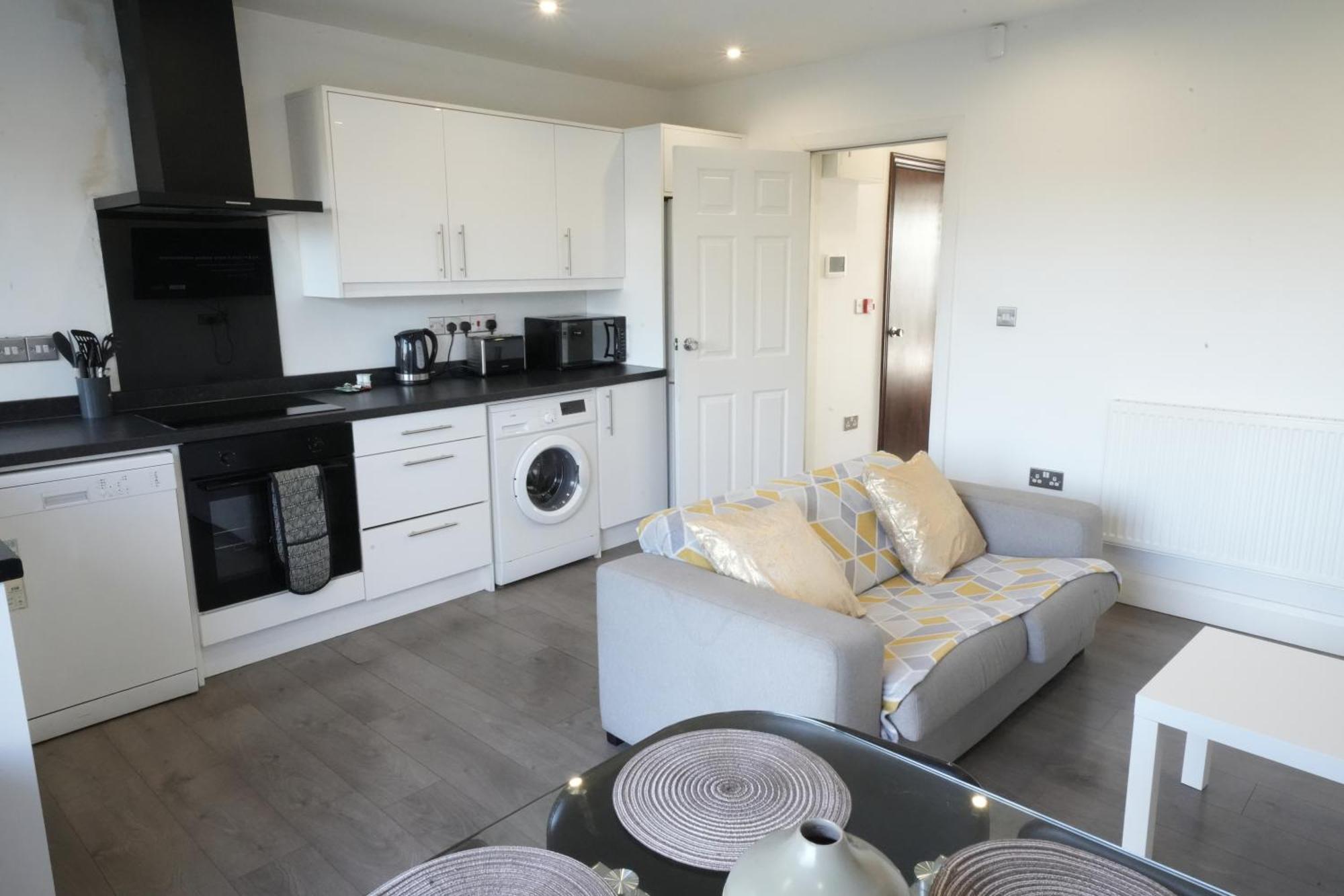 Hatton Apartments Heathrow Airport- Free Parking-Free Underground To And From Heathrow Airport Hatton Cross See Picture-See London Fast Hatton Cross To Central London 30Min Екстериор снимка