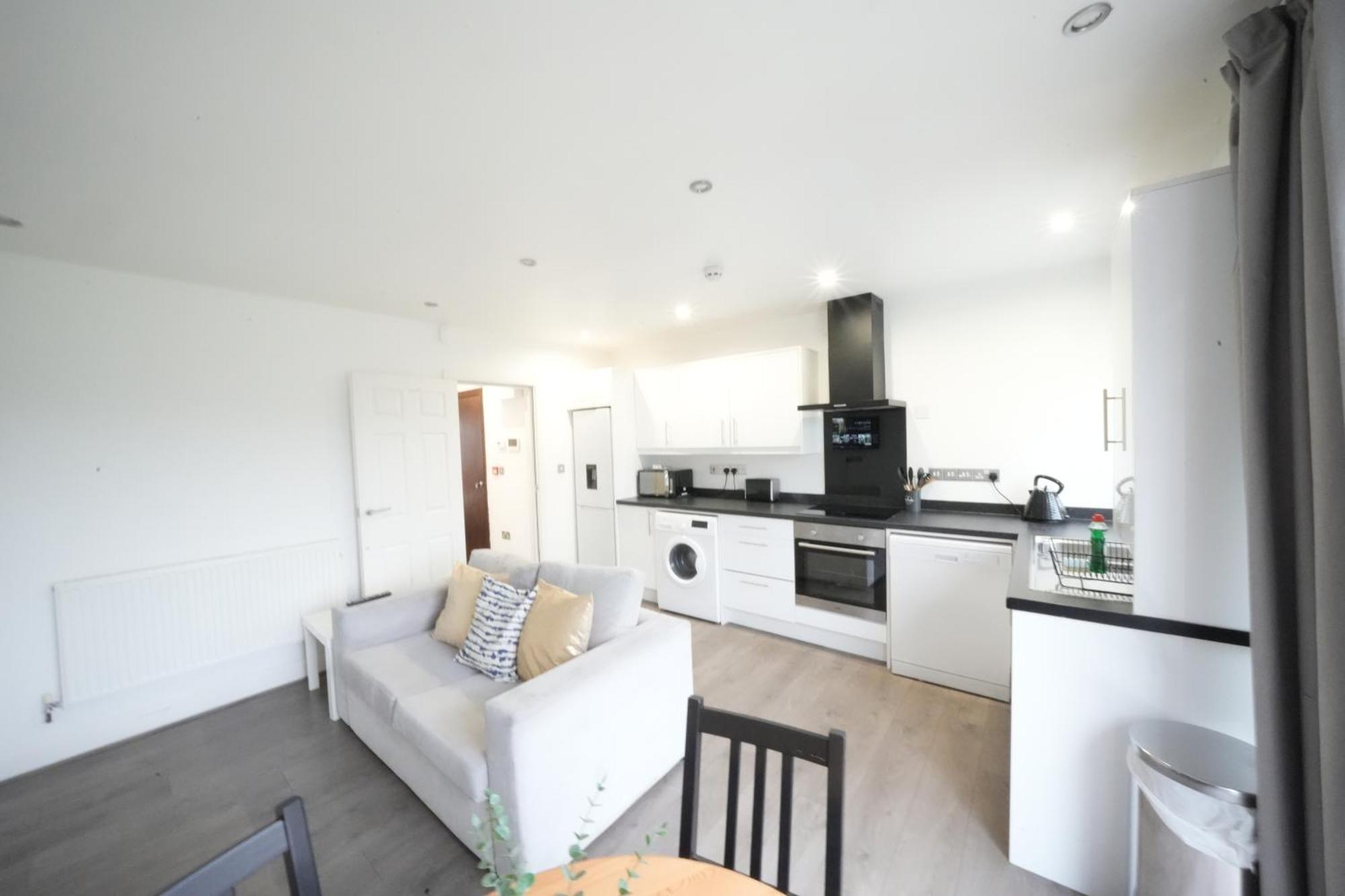 Hatton Apartments Heathrow Airport- Free Parking-Free Underground To And From Heathrow Airport Hatton Cross See Picture-See London Fast Hatton Cross To Central London 30Min Екстериор снимка