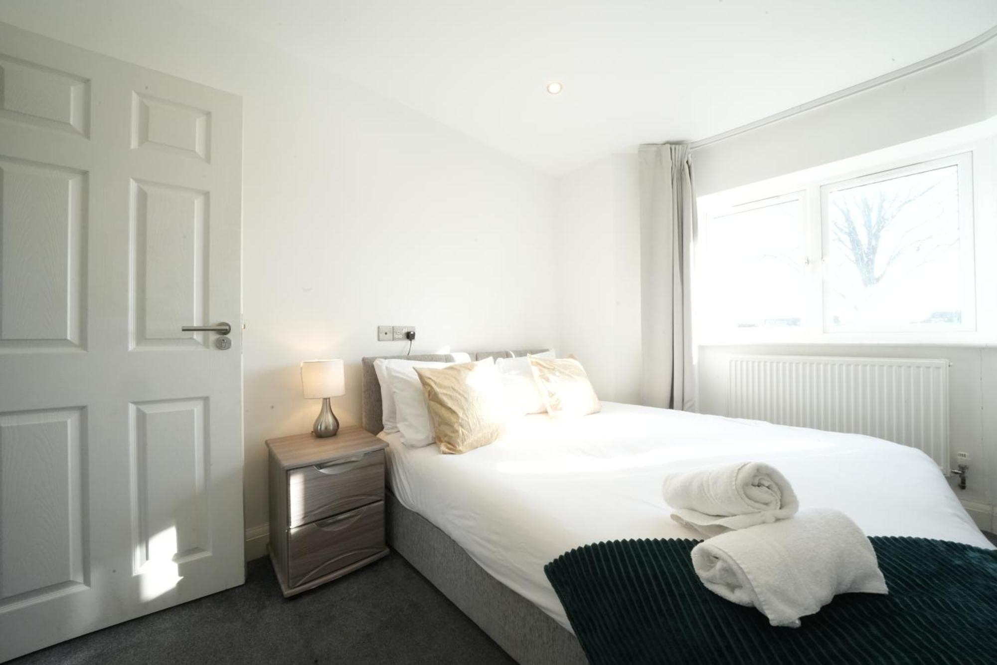Hatton Apartments Heathrow Airport- Free Parking-Free Underground To And From Heathrow Airport Hatton Cross See Picture-See London Fast Hatton Cross To Central London 30Min Екстериор снимка