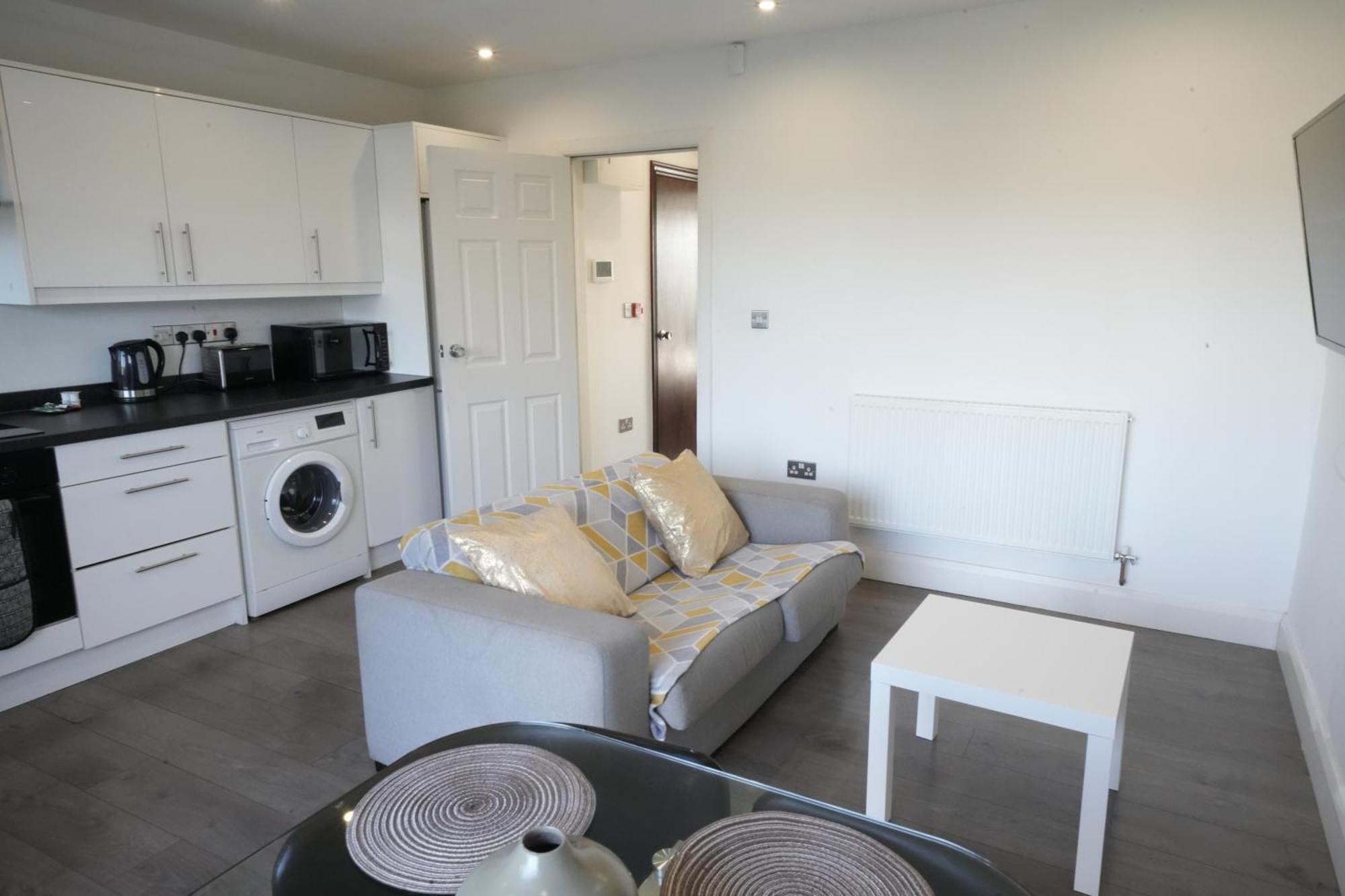 Hatton Apartments Heathrow Airport- Free Parking-Free Underground To And From Heathrow Airport Hatton Cross See Picture-See London Fast Hatton Cross To Central London 30Min Екстериор снимка