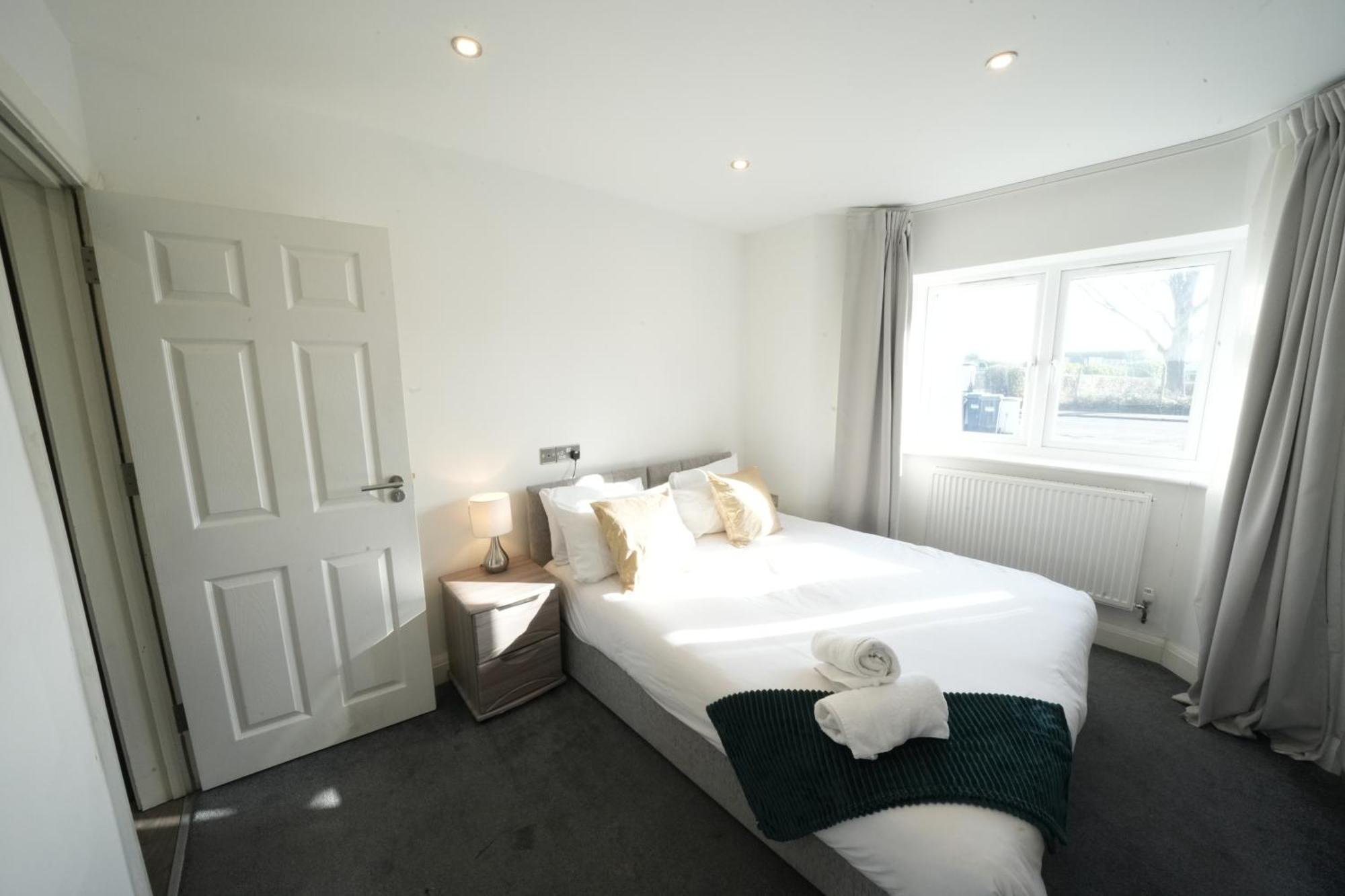 Hatton Apartments Heathrow Airport- Free Parking-Free Underground To And From Heathrow Airport Hatton Cross See Picture-See London Fast Hatton Cross To Central London 30Min Екстериор снимка