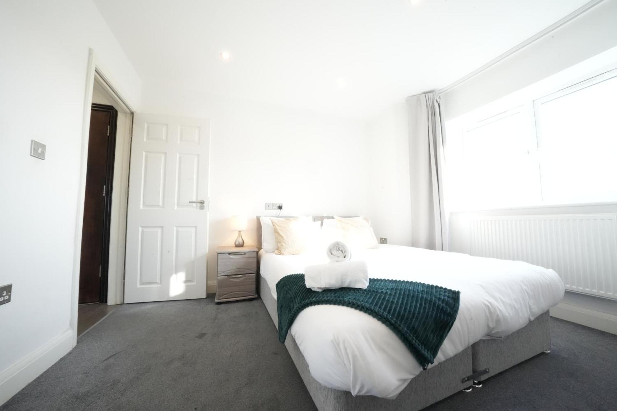 Hatton Apartments Heathrow Airport- Free Parking-Free Underground To And From Heathrow Airport Hatton Cross See Picture-See London Fast Hatton Cross To Central London 30Min Екстериор снимка