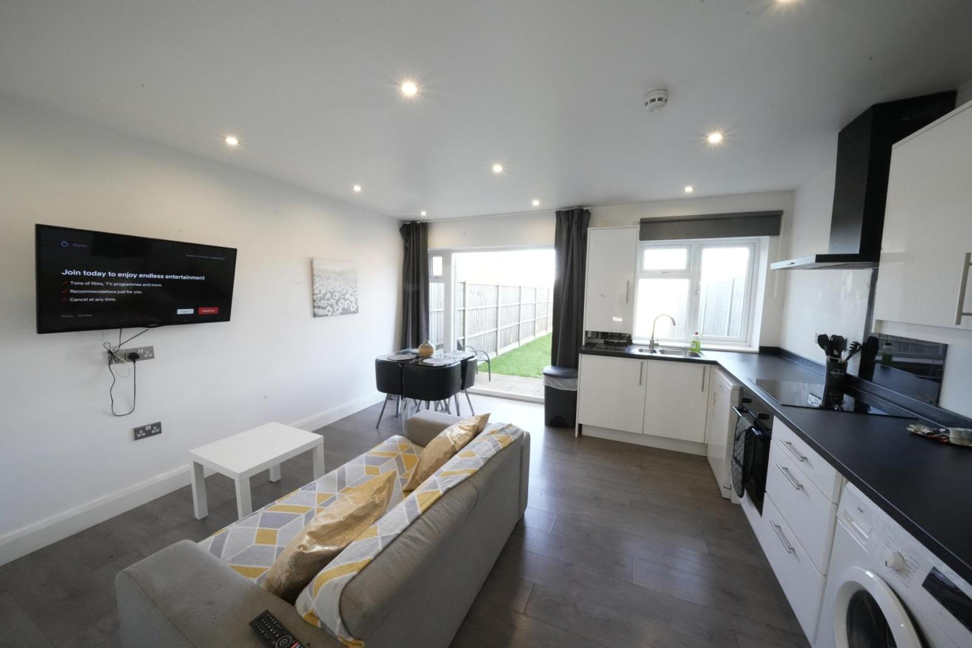 Hatton Apartments Heathrow Airport- Free Parking-Free Underground To And From Heathrow Airport Hatton Cross See Picture-See London Fast Hatton Cross To Central London 30Min Екстериор снимка