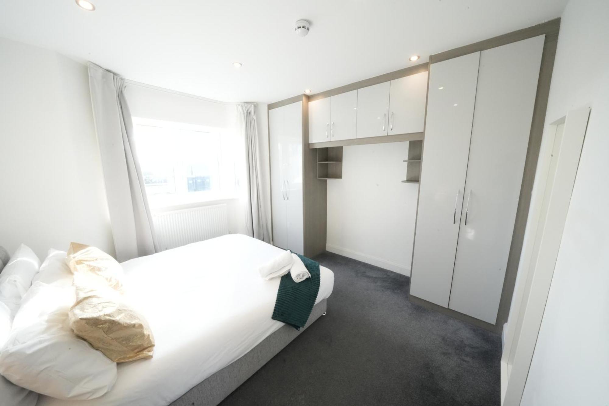 Hatton Apartments Heathrow Airport- Free Parking-Free Underground To And From Heathrow Airport Hatton Cross See Picture-See London Fast Hatton Cross To Central London 30Min Екстериор снимка