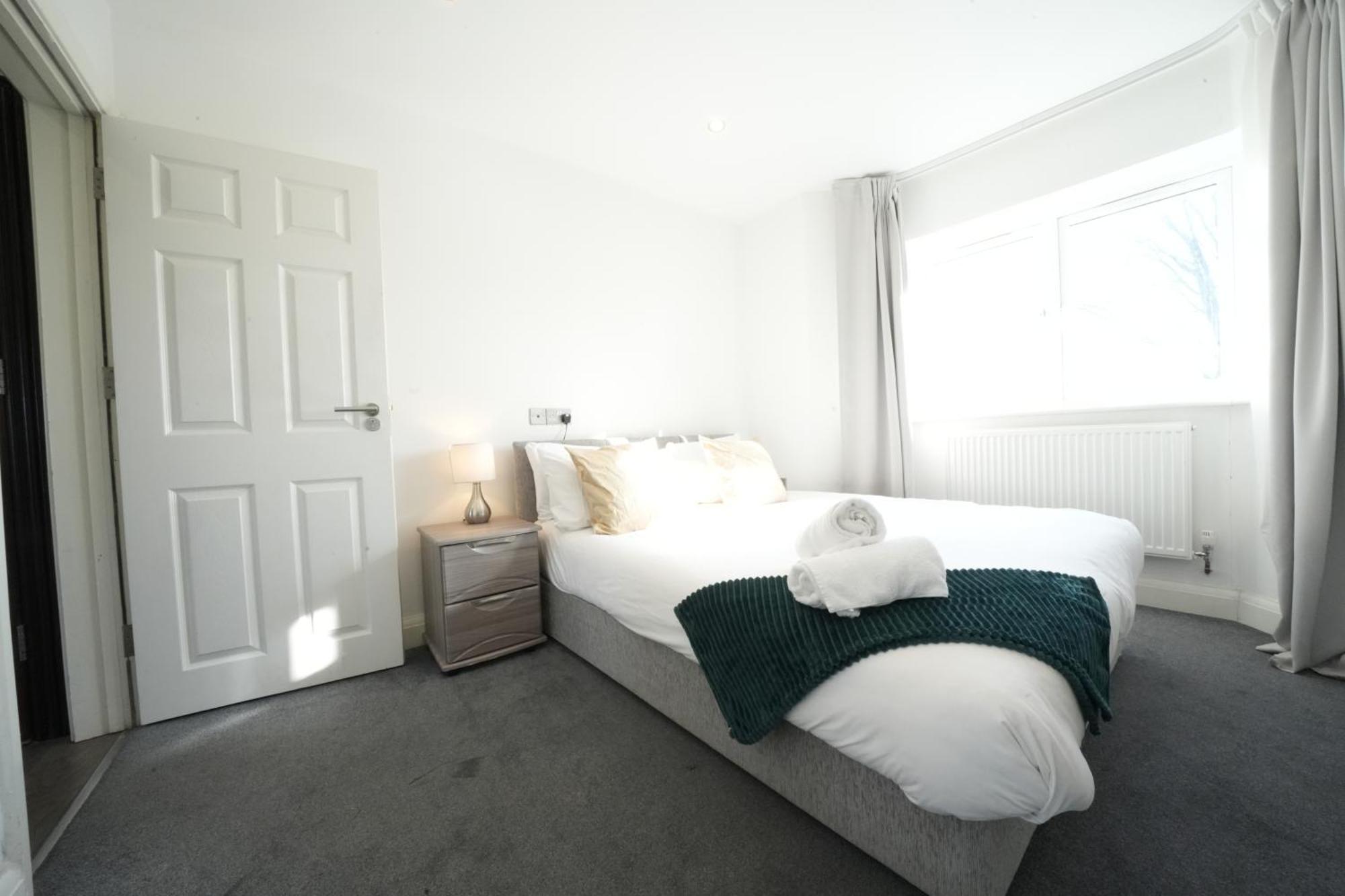 Hatton Apartments Heathrow Airport- Free Parking-Free Underground To And From Heathrow Airport Hatton Cross See Picture-See London Fast Hatton Cross To Central London 30Min Екстериор снимка