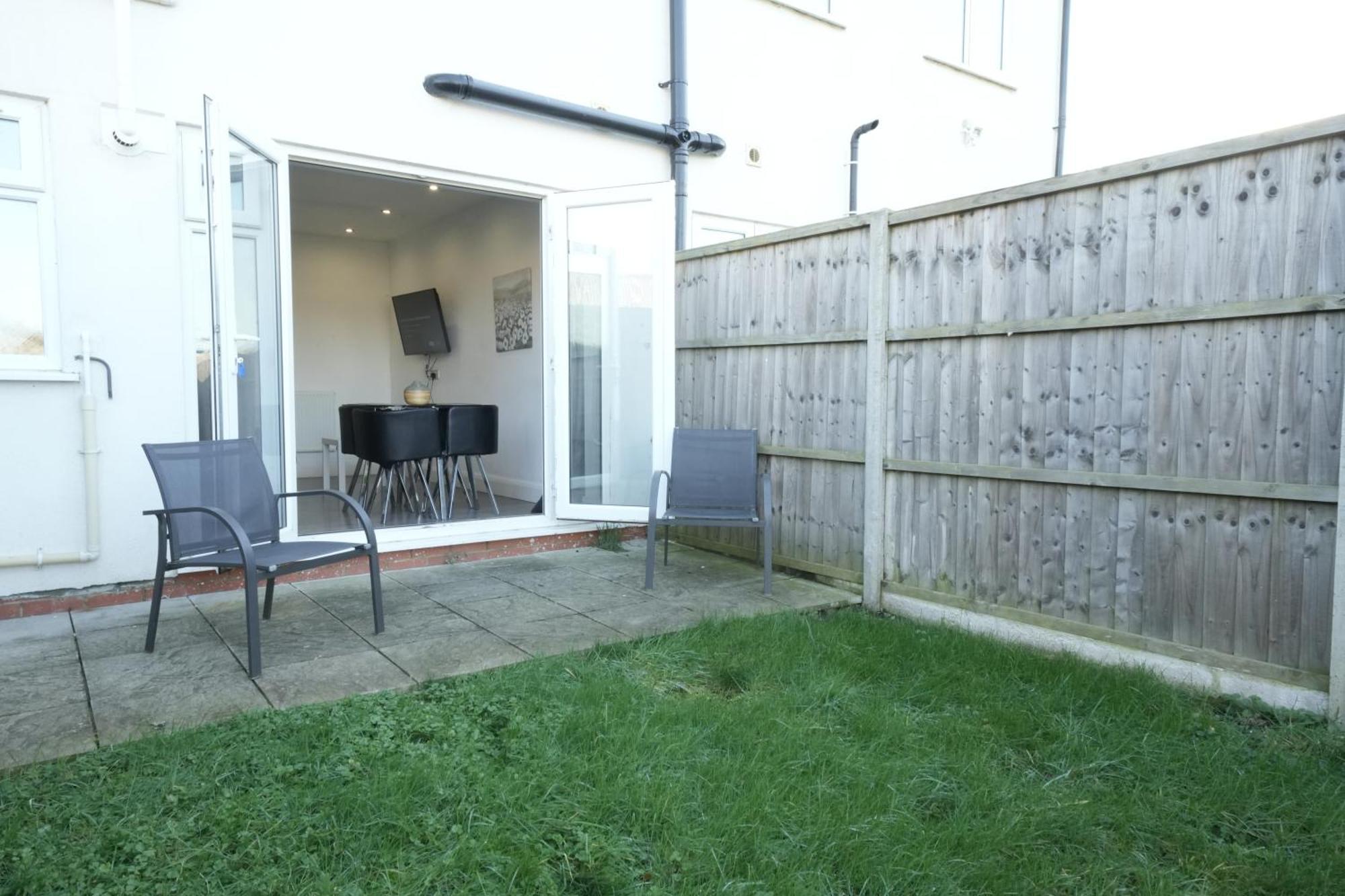 Hatton Apartments Heathrow Airport- Free Parking-Free Underground To And From Heathrow Airport Hatton Cross See Picture-See London Fast Hatton Cross To Central London 30Min Екстериор снимка