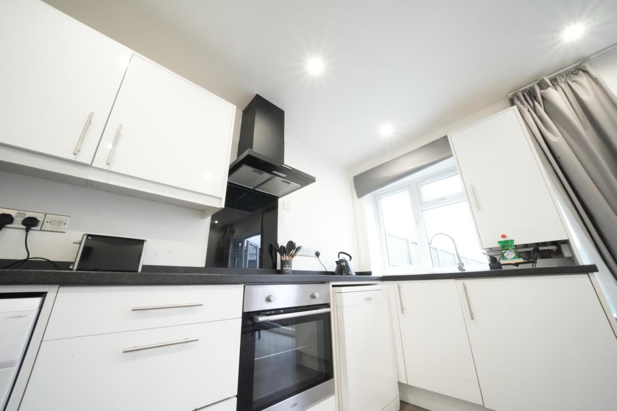 Hatton Apartments Heathrow Airport- Free Parking-Free Underground To And From Heathrow Airport Hatton Cross See Picture-See London Fast Hatton Cross To Central London 30Min Екстериор снимка