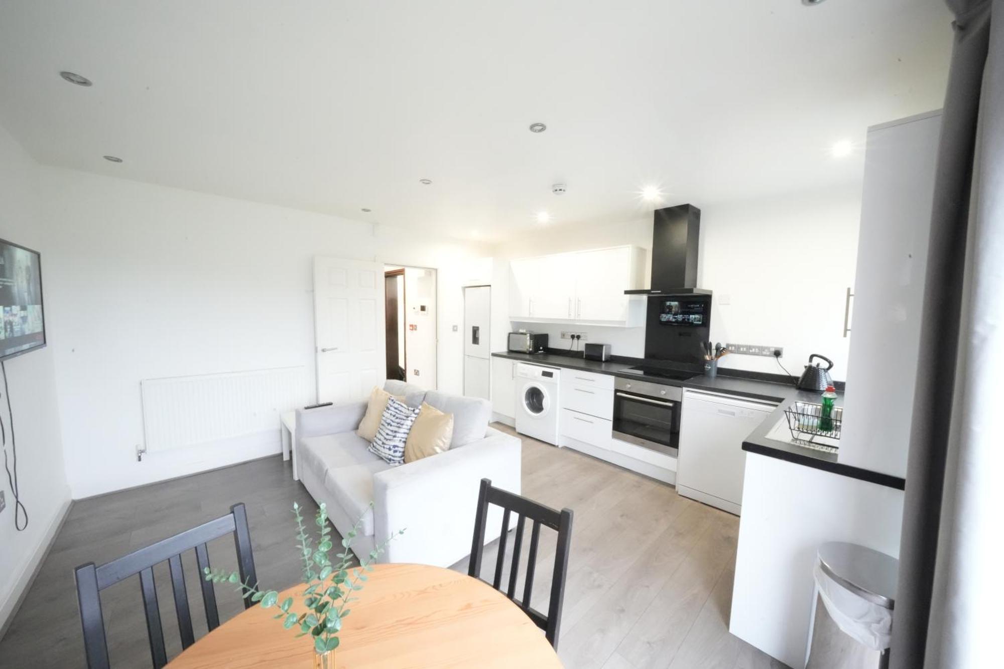 Hatton Apartments Heathrow Airport- Free Parking-Free Underground To And From Heathrow Airport Hatton Cross See Picture-See London Fast Hatton Cross To Central London 30Min Екстериор снимка