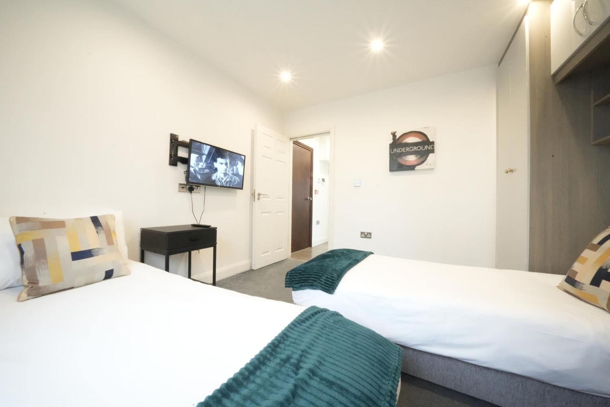 Hatton Apartments Heathrow Airport- Free Parking-Free Underground To And From Heathrow Airport Hatton Cross See Picture-See London Fast Hatton Cross To Central London 30Min Екстериор снимка